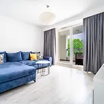 Kolska Grey Apartment
